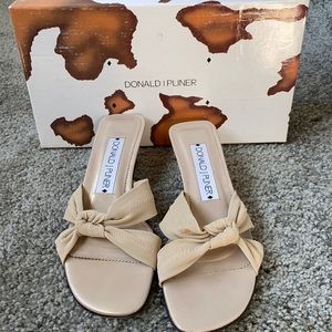 Donald Pliner “heart” size 6.5, beige sandals